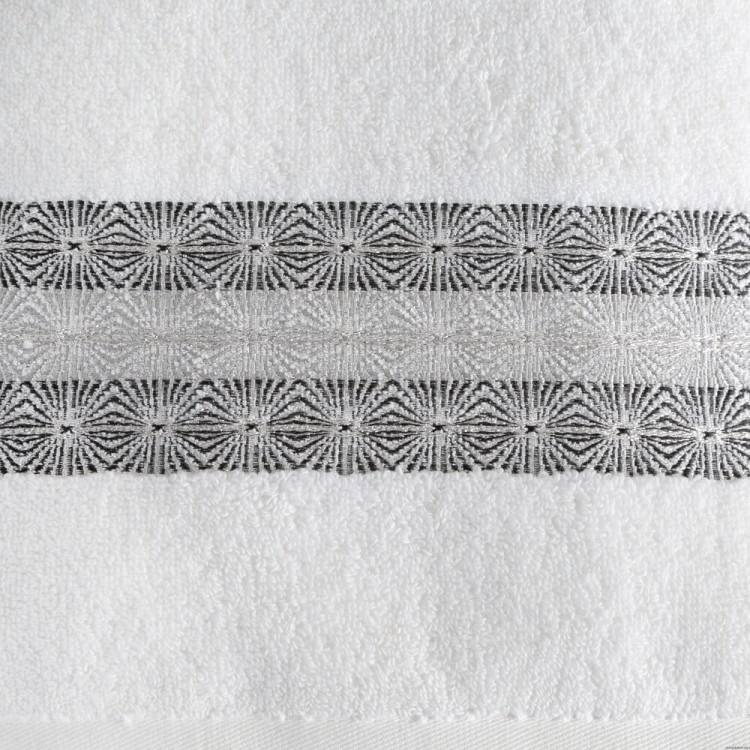831cf9257b2176cfc33b1922a646a7e6